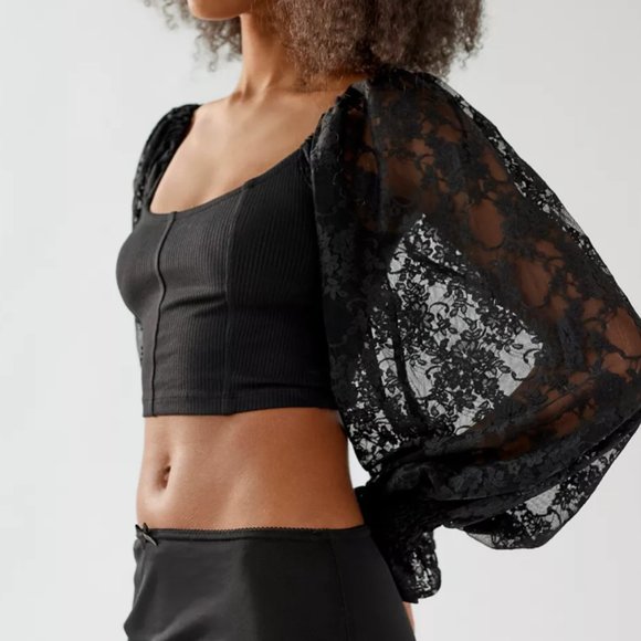 NWT UO Flowy Lace-Sleeve Top FINAL PRICE - Picture 1 of 4